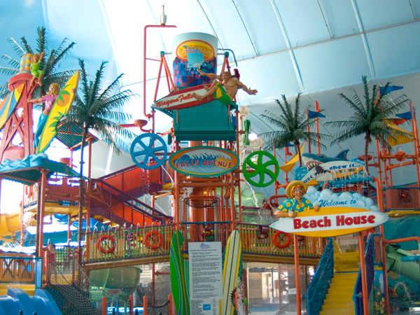 The Beach House at the Fallsview Indoor Waterpark, wolf lodge hotels