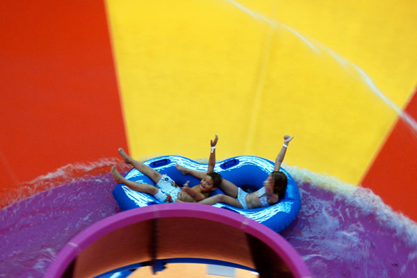 parks,Plunge Bowl at the Fallsview Indoor Waterpark, wet n wild. H2-Wow!